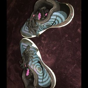 Nike Kyrie’s size 9
